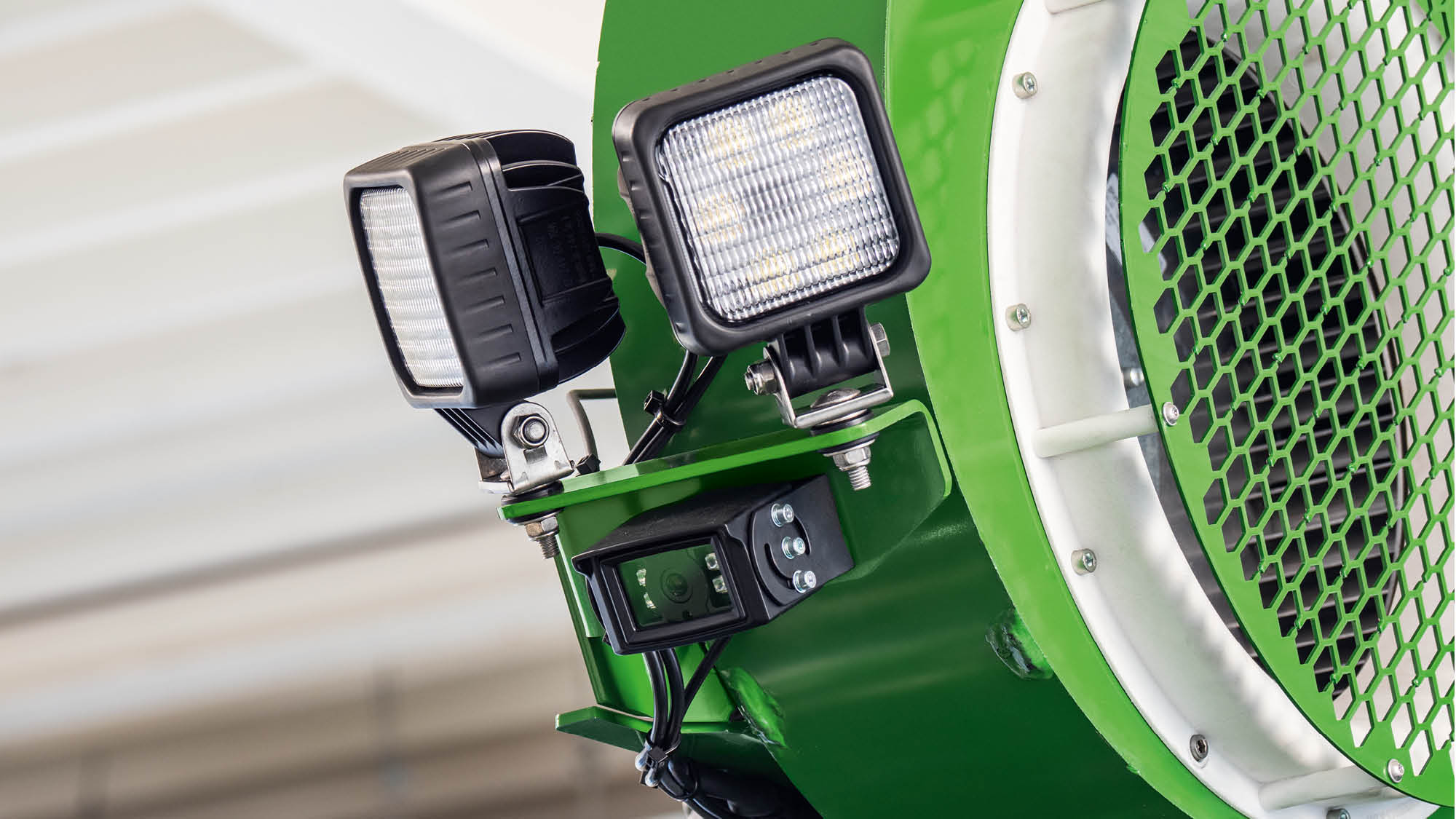 Подсветка системы сошников с системой камер обеспечивает хороший обзор даже в темноте и при движении в ночное время