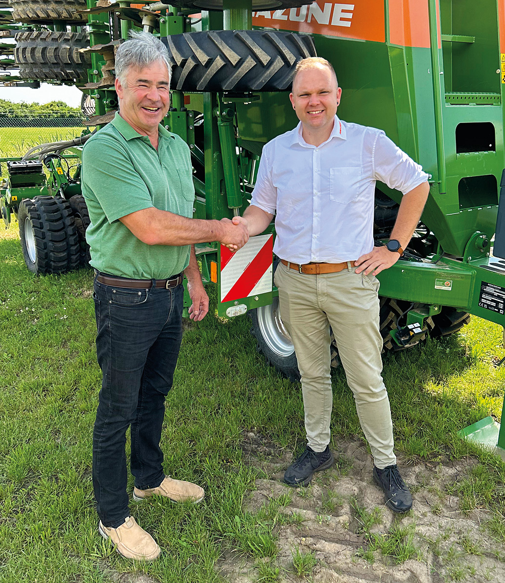 Stabwechsel im AMAZONE Werksbeauftragten Gebiet Brandenburg: links Volker Rehfeld, rechts Markus Gernt brandenburg