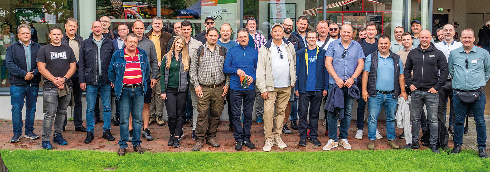 Groupe de clients de Hongrie avec Tamas Kovacs, notre directeur sur place (à droite)  amatechnica-2- 4