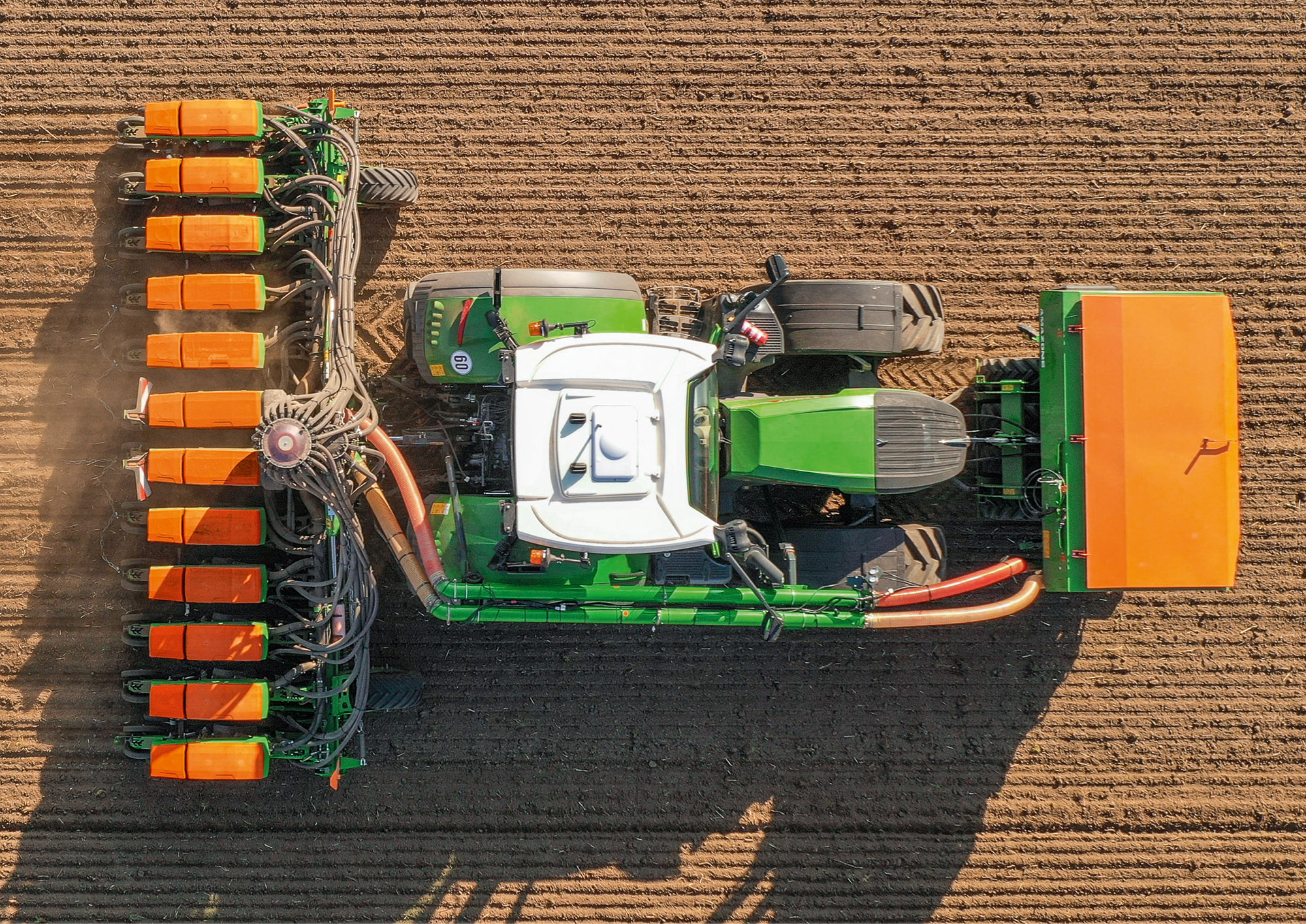 Precea 6000-FCC precision air seeder (for CRF) in 12 x 50 cm row width with FTender 2200 front-mounted hopper (© AMAZONE: CRF-Precea_oben_d1_250814_GO.jpg) Einzelkorn-Sämaschine Precea 6000-FCC (für CRF) in 12 x 50 cm Reihenweite mit Frontanbaubehälter FTender 2200