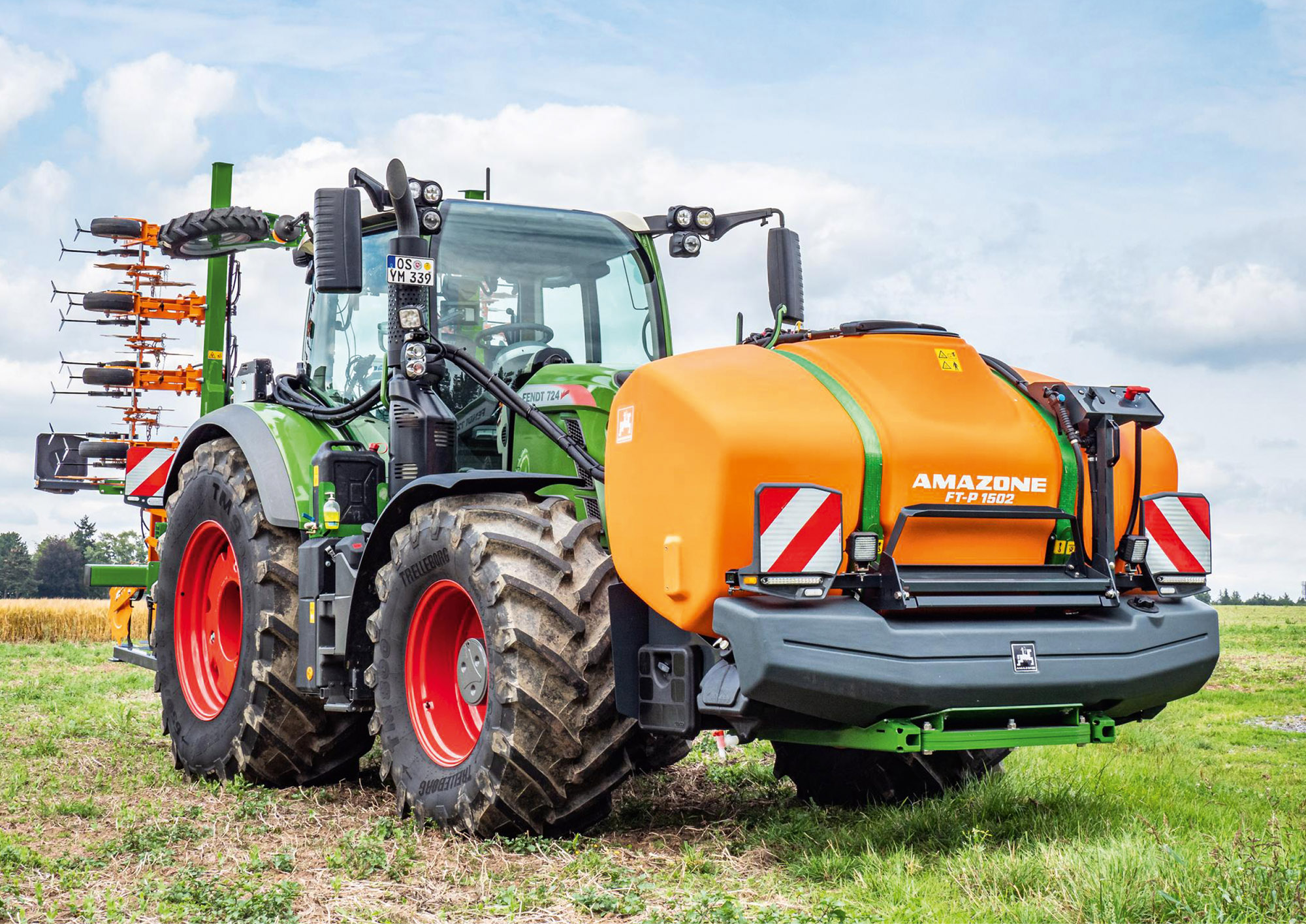 The FT-P 1502 front tank with a capacity of 1,500 litres is the ideal partner for any applications with liquid products. (© AMAZONE: Hacktechnik_FTP_1_d0_250115_GO.jpg) Der Fronttank FT-P 1502 mit einem Tankvolumen von 1.500 l
