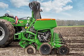 Seed hoppers mounted on the sowing unit for Precea-TCC with 6 m